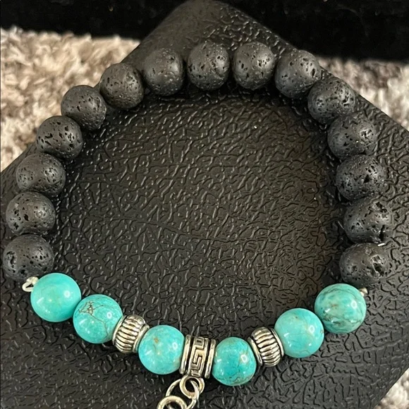 Turquoise and Black Beaded Stretch Bracelet with Heart Charm - Picture 3 of 3